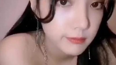 gái hư xinh dâm nứng loz