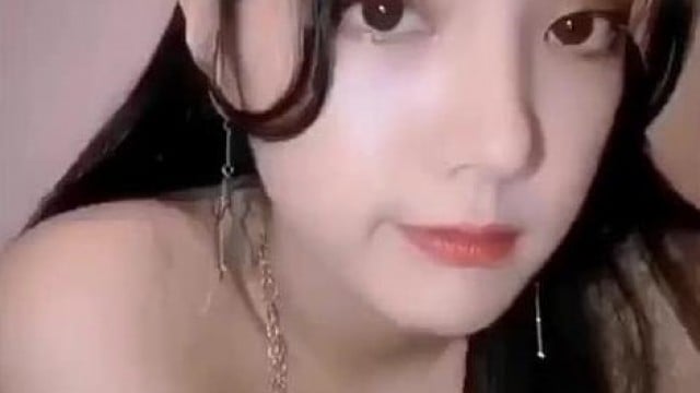 gái hư xinh dâm nứng loz