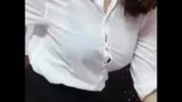 Chị nhân viên công sở thủ dâm