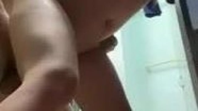 Khi anh trai vắng nhà .