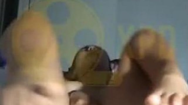 Em gái mới lớn thủ dâm