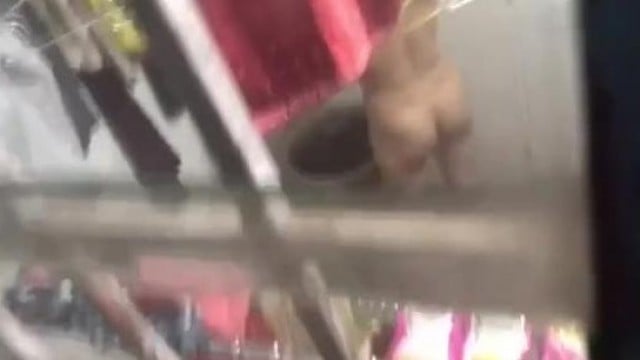 Quay lén em gái tắm ở quê