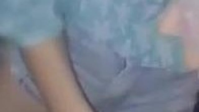 Đi chơi với người yêu rồi bắn tinh vào miệng em ấy .