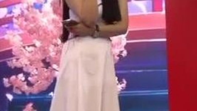 Quay lén em gái bím múp