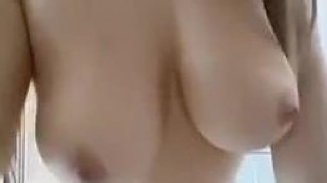 Em gái vú to thủ dâm cực đã