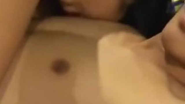 Anh cứ nằm im để em làm hết