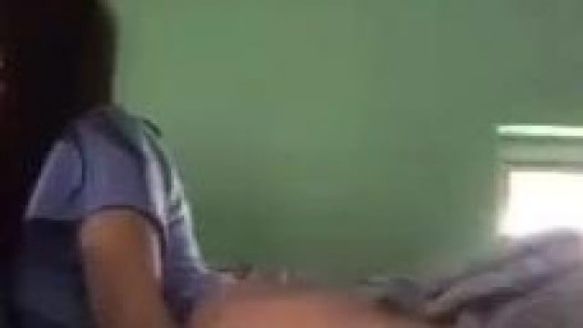 Em gái ăn mì tôm live show hàng thủ dâm