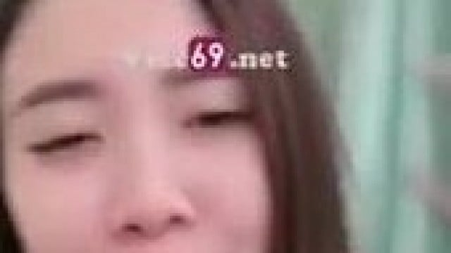 Chồng cho vợ show hàng để kiếm tiền nuôi con .