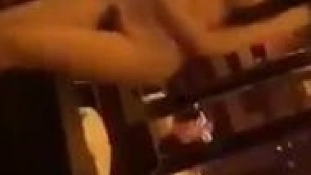 Thác loạn quán karaoke