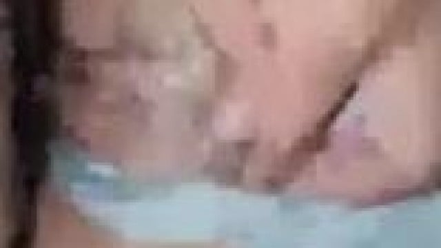 Đêm khuy lẻn vào phòng em gái