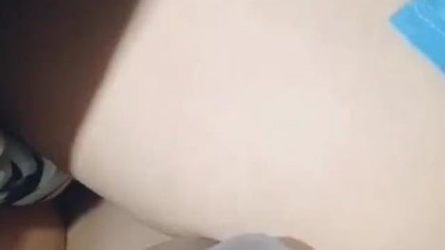 Em gái xỏ khuyên bím