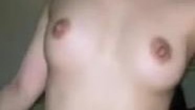 Thung thu phá cỗ trên giường.