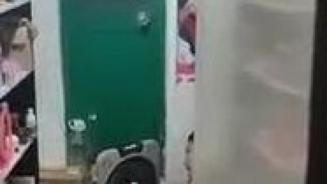 Quay lén cặp đôi bên cạnh phòng trọ làm tình với nhau .