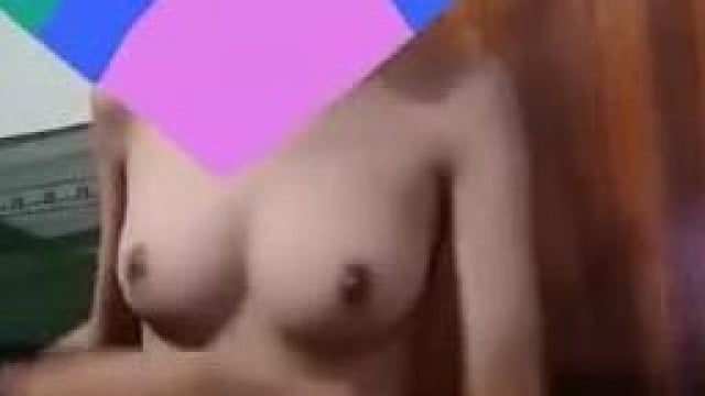 Em học sinh minhon thay đồ