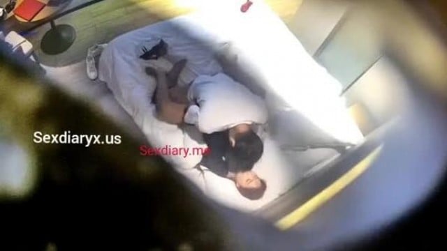 Vợ đặt camera quay lén chồng ngoại tình cùng nhân viên chân dài