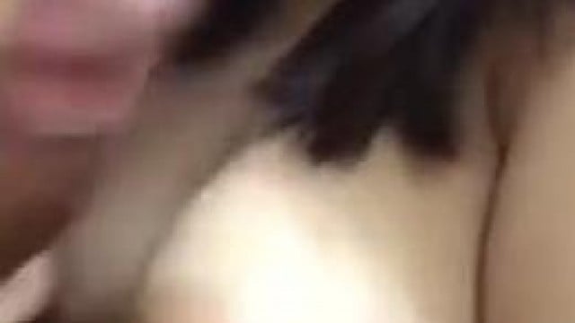 Bắn tinh lên mặt con bạn