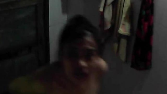 quay lén em gái tắm