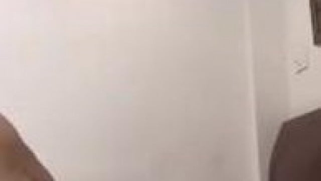 Chị gái U30 và em trai mưa