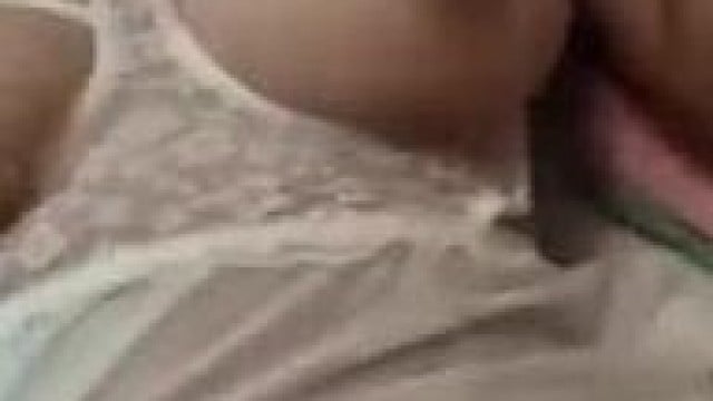 Chê cô vợ vú to những vẫn đụ .