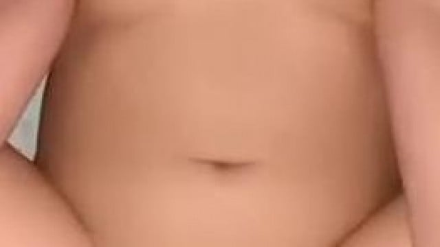 Em gái được lên đỉnh kêu rên quá phê.