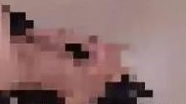 Đụ em 2k1 tay cầm điện thoại nhìn chông chán không ?