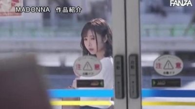 Móc lồn cô gái dâm đãng thè địt