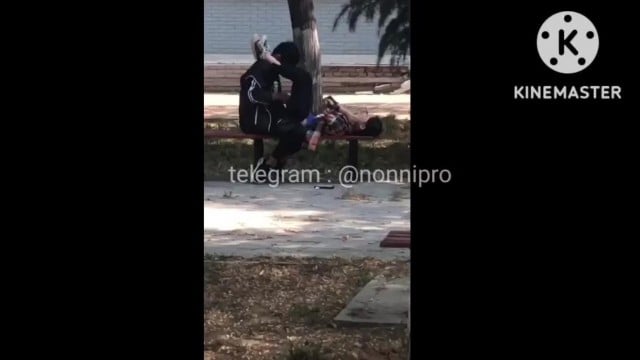 Làm tình trên ghế đá công viên