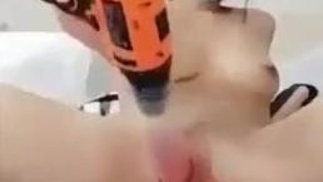 thủ dâm bằng dưa leo tuổi gì giờ phải bằng máy khoan mới chất