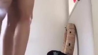 Đụ nữ đồng nghiệp dâm đãng giờ nghỉ trưa