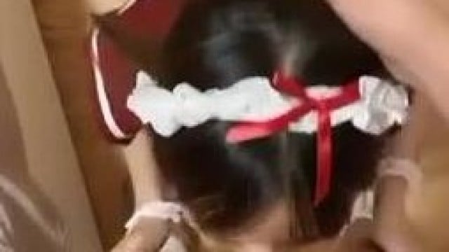 Hầu gái biết chiều ông chủ