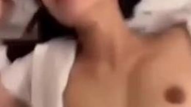 Học sinh somi trắng váy nửa đùi