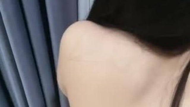 Mở cửa đụ eny rén ko dám rên