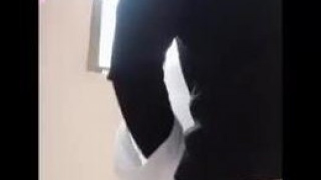 Cô y tá khoe hàng từ bệnh viện cho tới lúc tắm