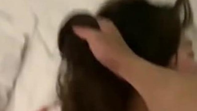 Gái xinh sướng đến đỏ cả mặt