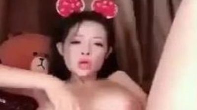 Ngân 2 trái chuối