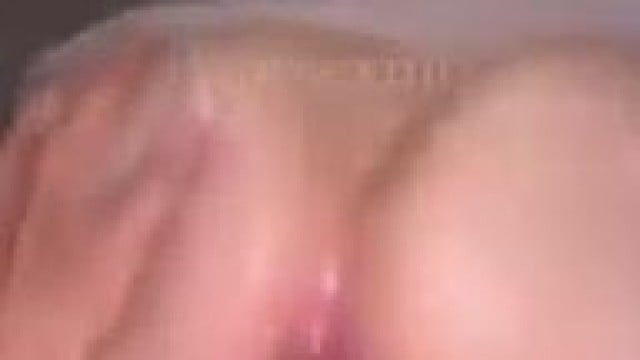 Em người yêu bướm hồng thích cưỡi ngựa