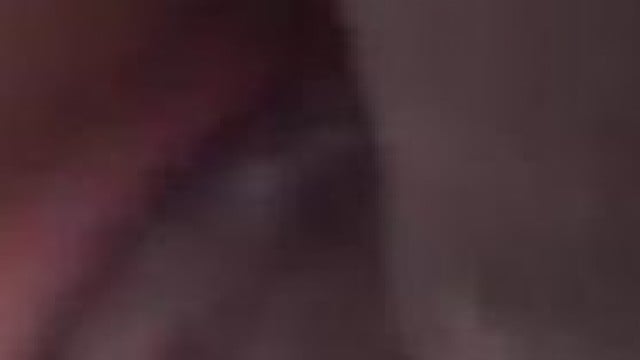 Cặp đôi livestream tại nhà nghỉ