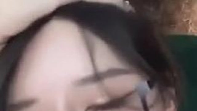 Gái xinh show hàng mút cu giả