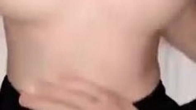 Bịt mắt và em chỉ biết rên la vì sướng