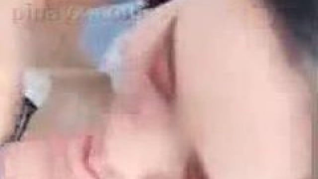 Nữ sinh trung quốc địt nhau ngoài nhà wc công cộng