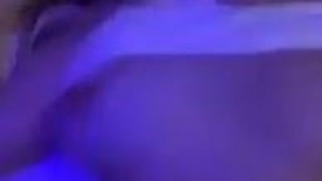 Địt em vú to phê hết nước chấm