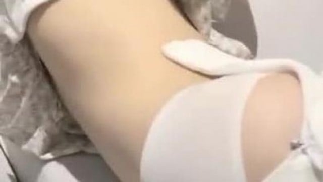 Gạ em gái say xỉn ở bar về nhà địt