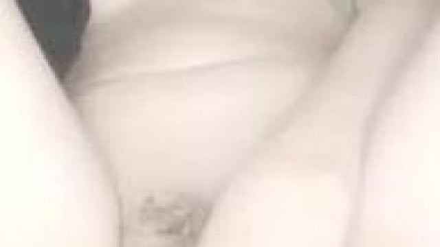 Em gái khoe hàng rồi thủ dâm