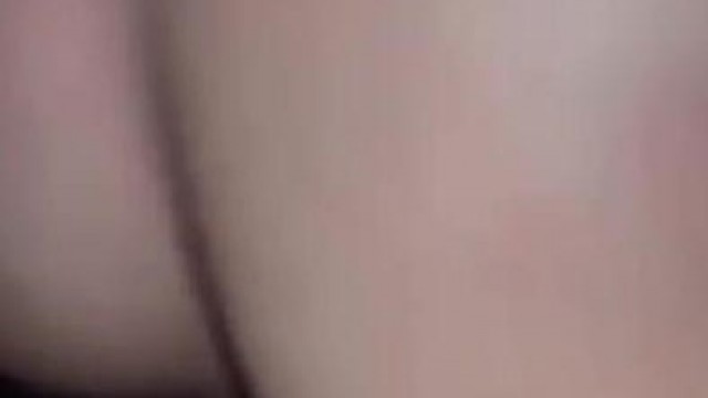 đang thì buồn ngủ anh cứ lôi ra địt