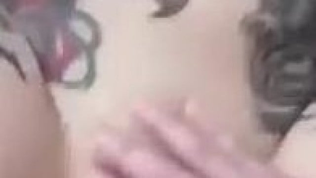 Em gái xăm hình chơi cả lỗ đít !..