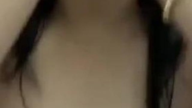 Vú em căng tròn bóp sướng tay thật