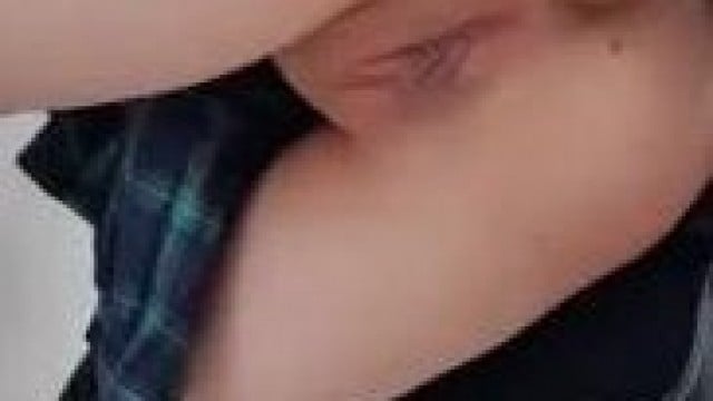 nứng quá mượn tạm cái xúc xích rồi vào góc siêu thị thủ dâm