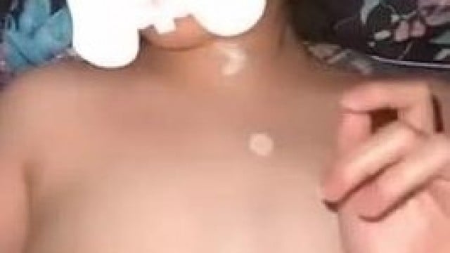 Cho bím ăn sữa chua