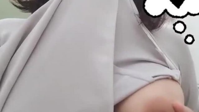 Em ny mới đi học về cho xem vú