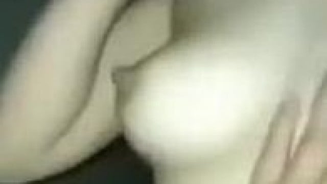 Đang cưỡi ngựa thì bạn trai gọi .